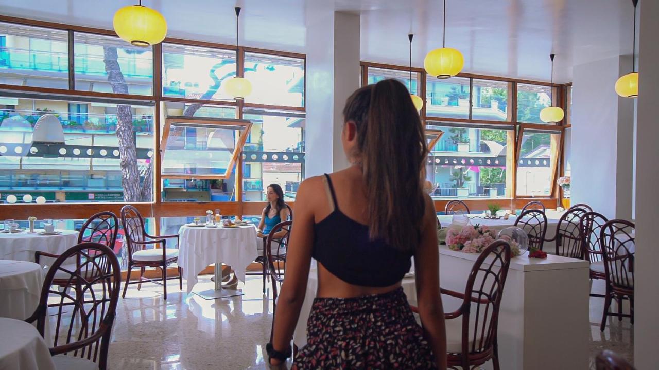 Hotel Pinocchio Cattolica Luaran gambar