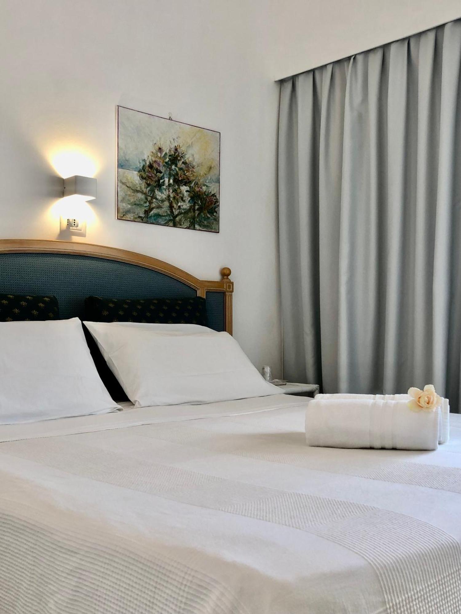 Hotel Pinocchio Cattolica Luaran gambar