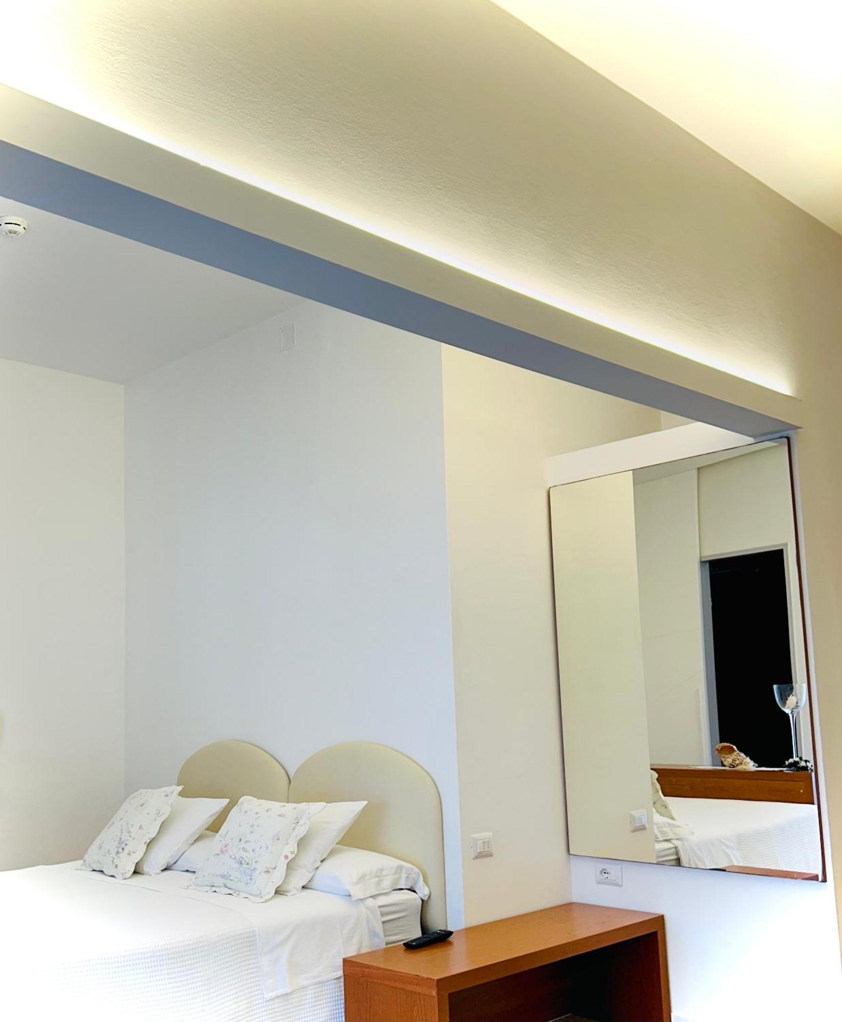 Hotel Pinocchio Cattolica Luaran gambar