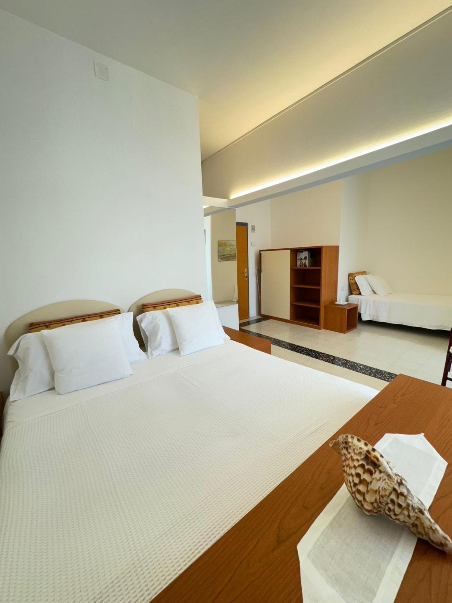 Hotel Pinocchio Cattolica Luaran gambar