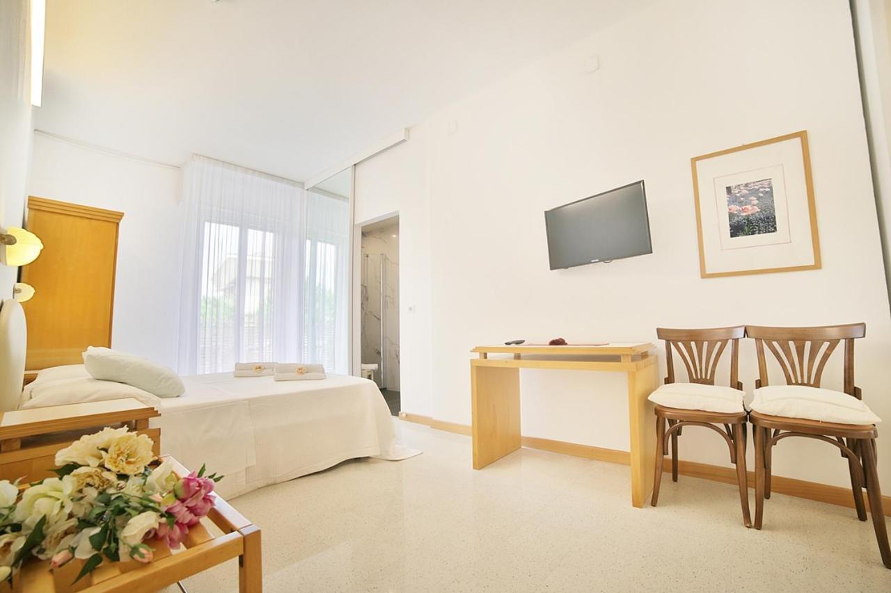 Hotel Pinocchio Cattolica Luaran gambar